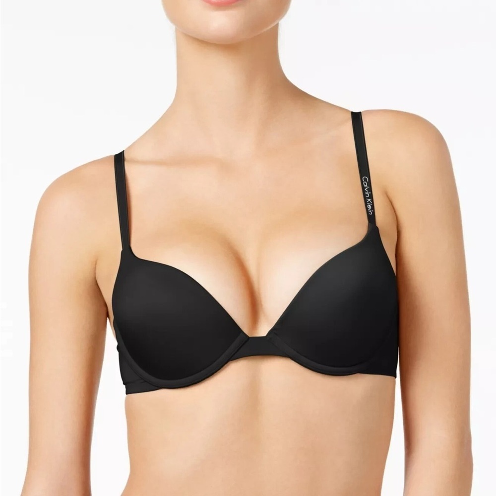 NWT Calvin Klein Essence TShirt Bra